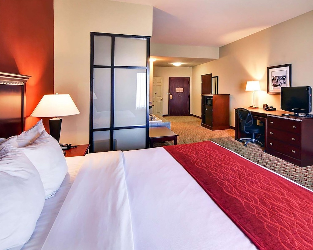 Comfort Suites At Lake Worth 13/47