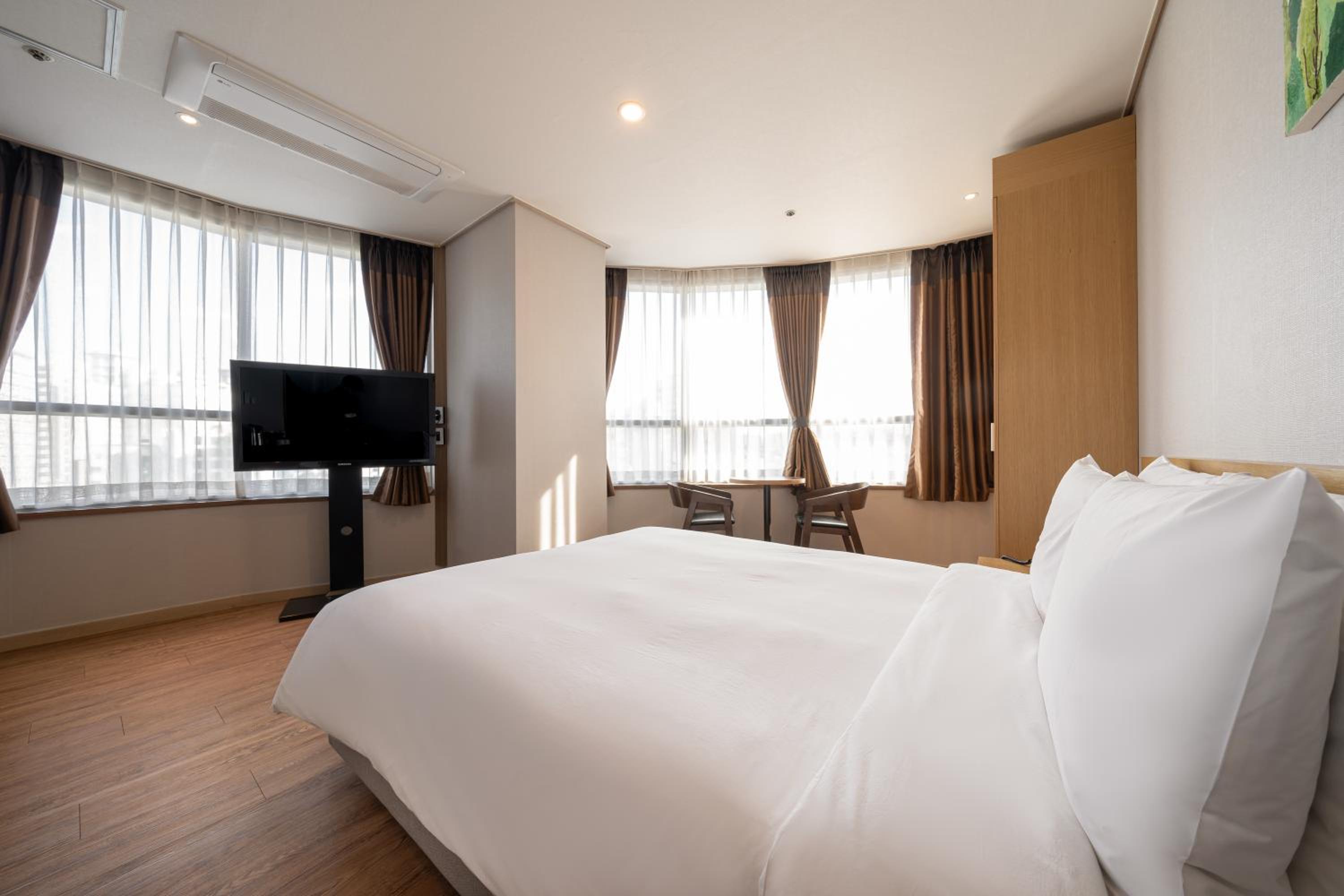 PRIME, DELUXE, DOUBLE BED