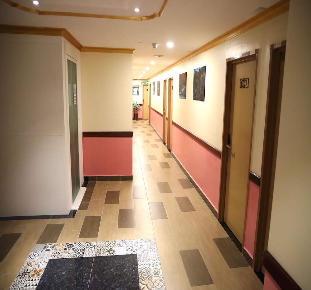 Capital O 90897 Island City Hotel 15/50