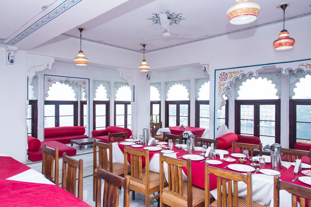 Oyo 10319 Hotel Pichola Haveli 14/16
