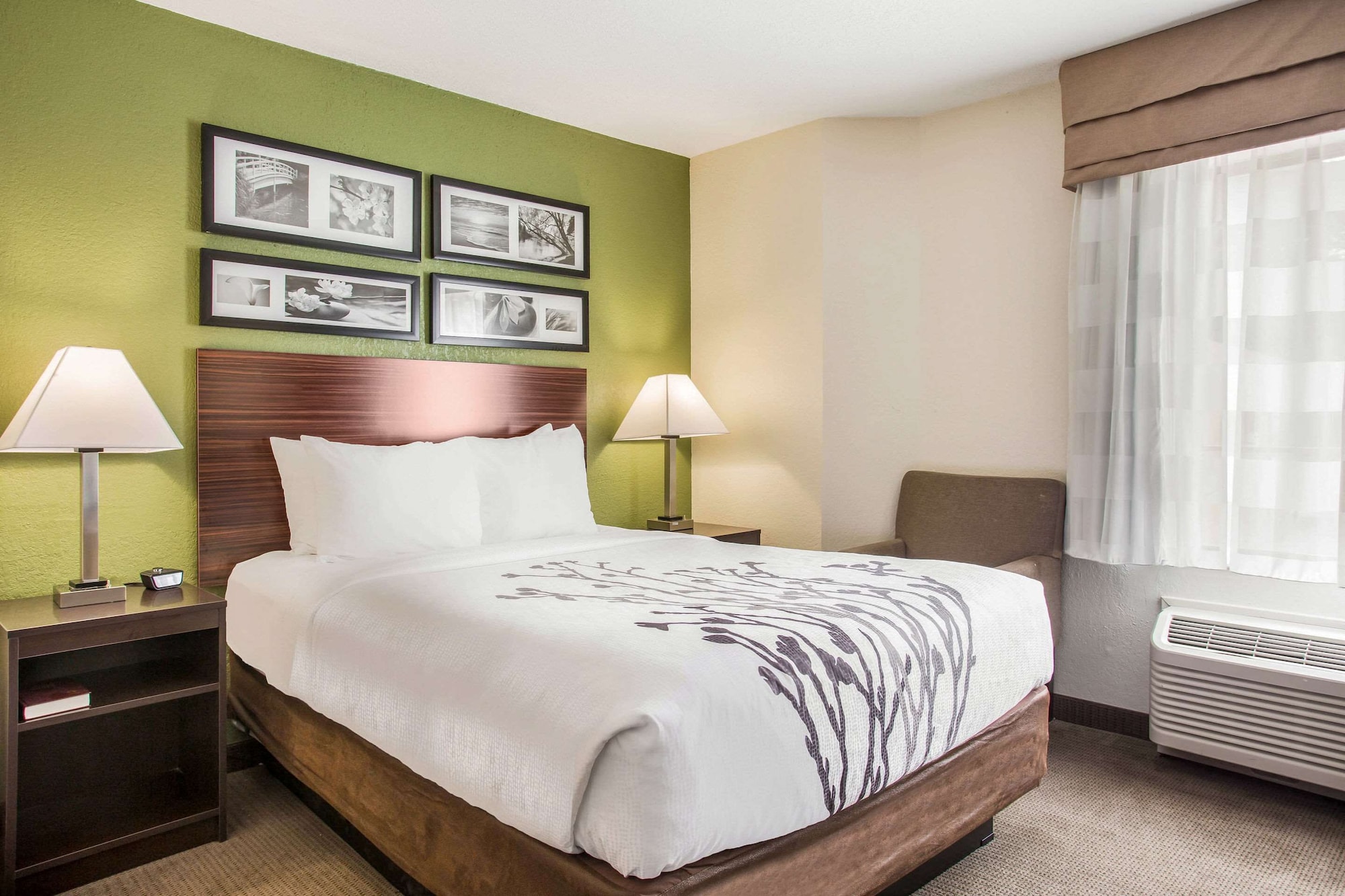 STANDARD, QUEEN BED