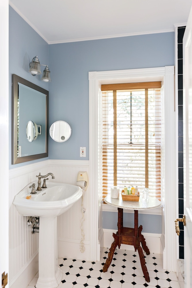 Brass Key Guesthouse - Adults Only 58/67