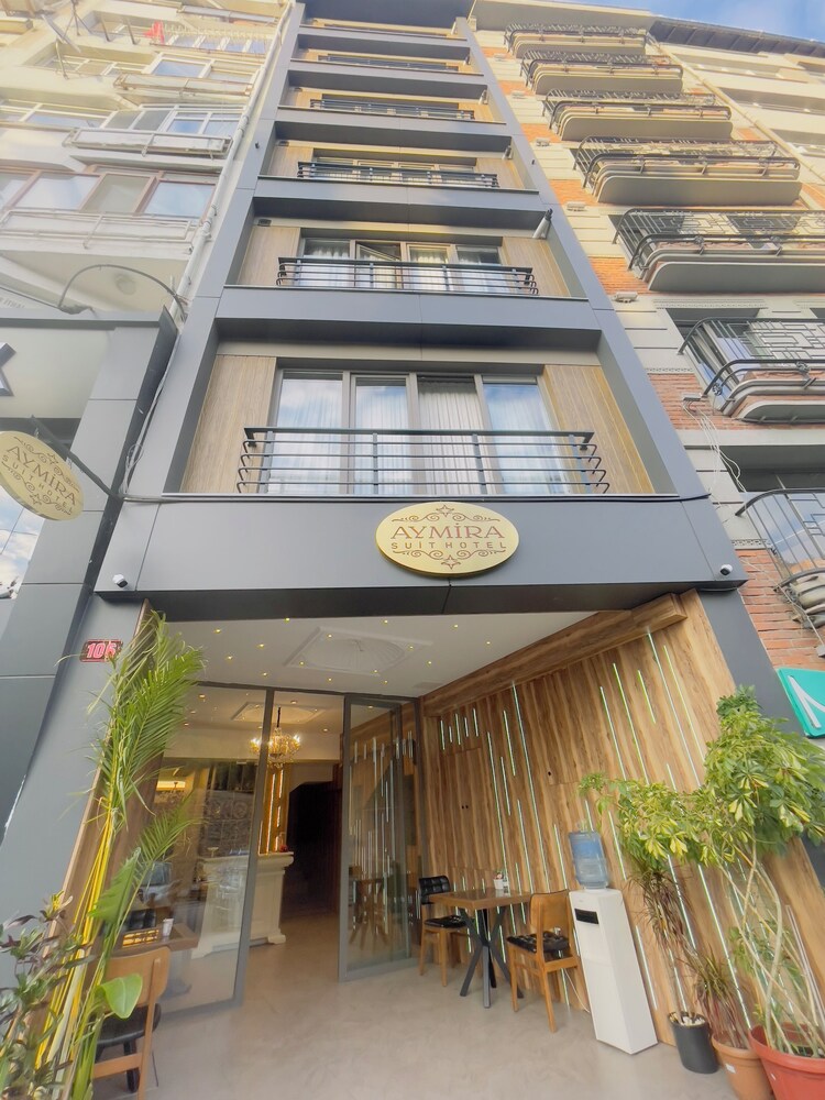 Aymira Suites 1/40