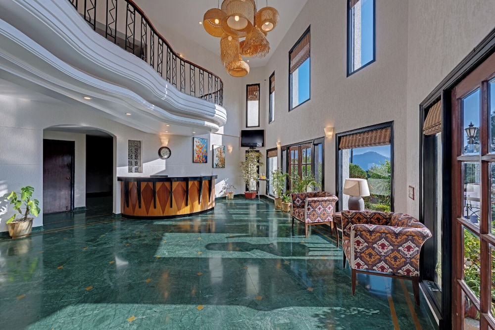 THE PINE CREST 8/64