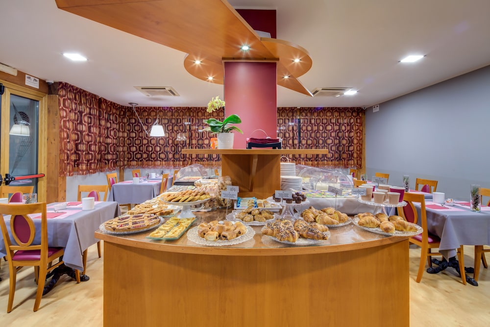 La Villa, Sure Hotel Collection by Best Western 48/76