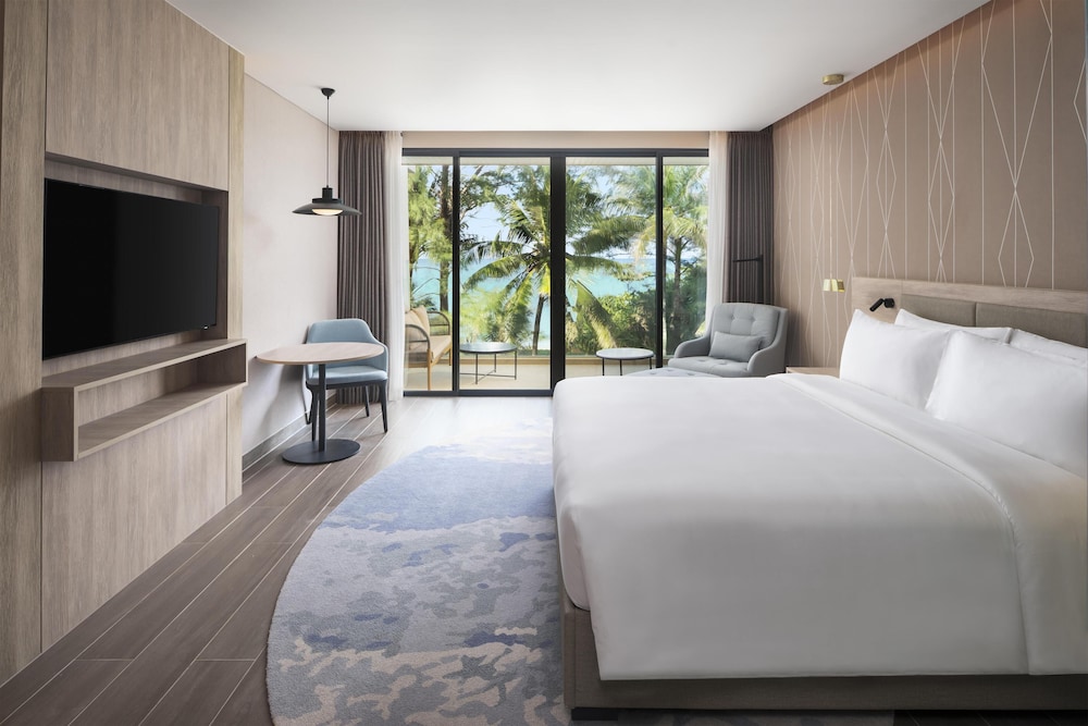 Premium, King Bed, Ocean Front, Balcony