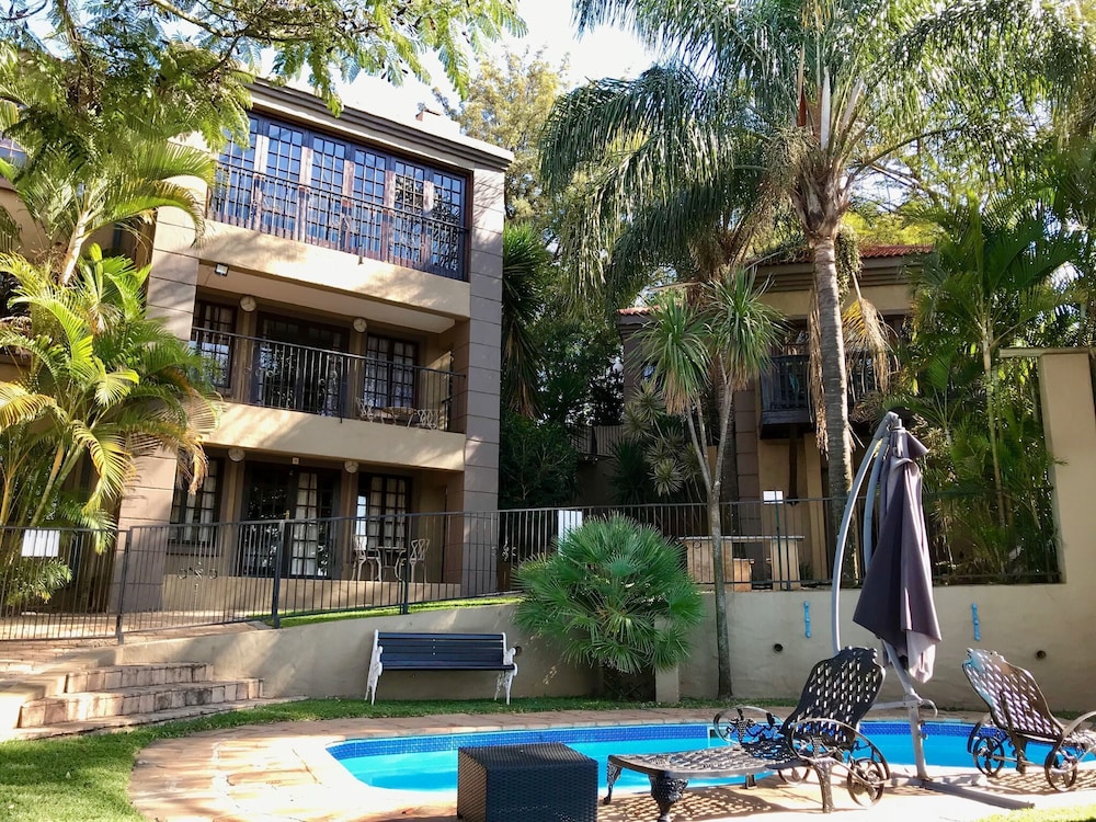 Waterfalls Boutique Hotel 2/50