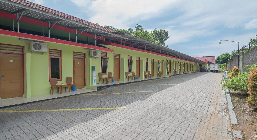 RedDoorz near Kampus UMP Purwokerto 42/44