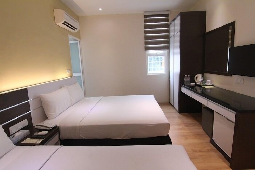 The V Hotel 13/30