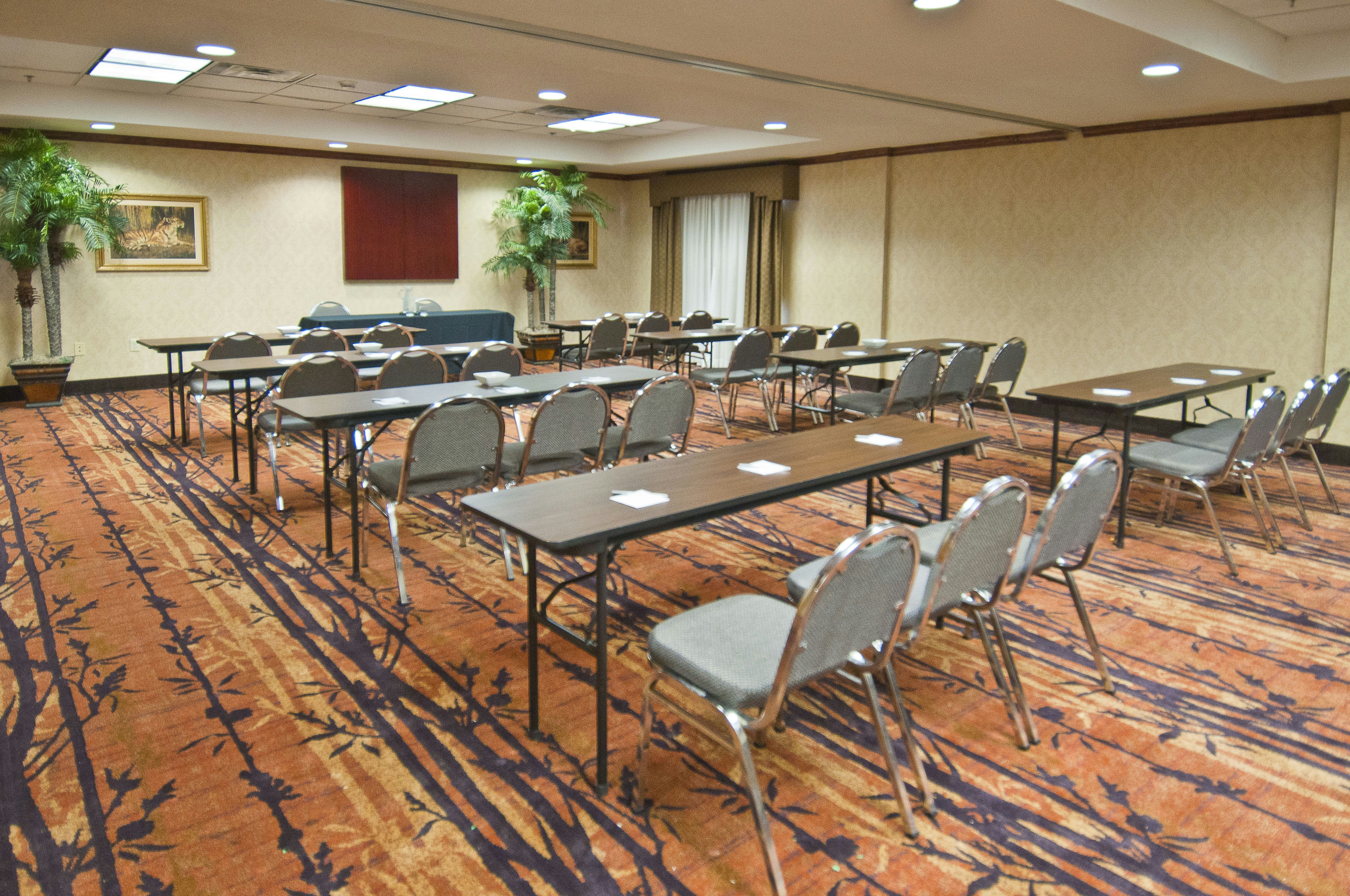 Hampton Inn Canton 45/56