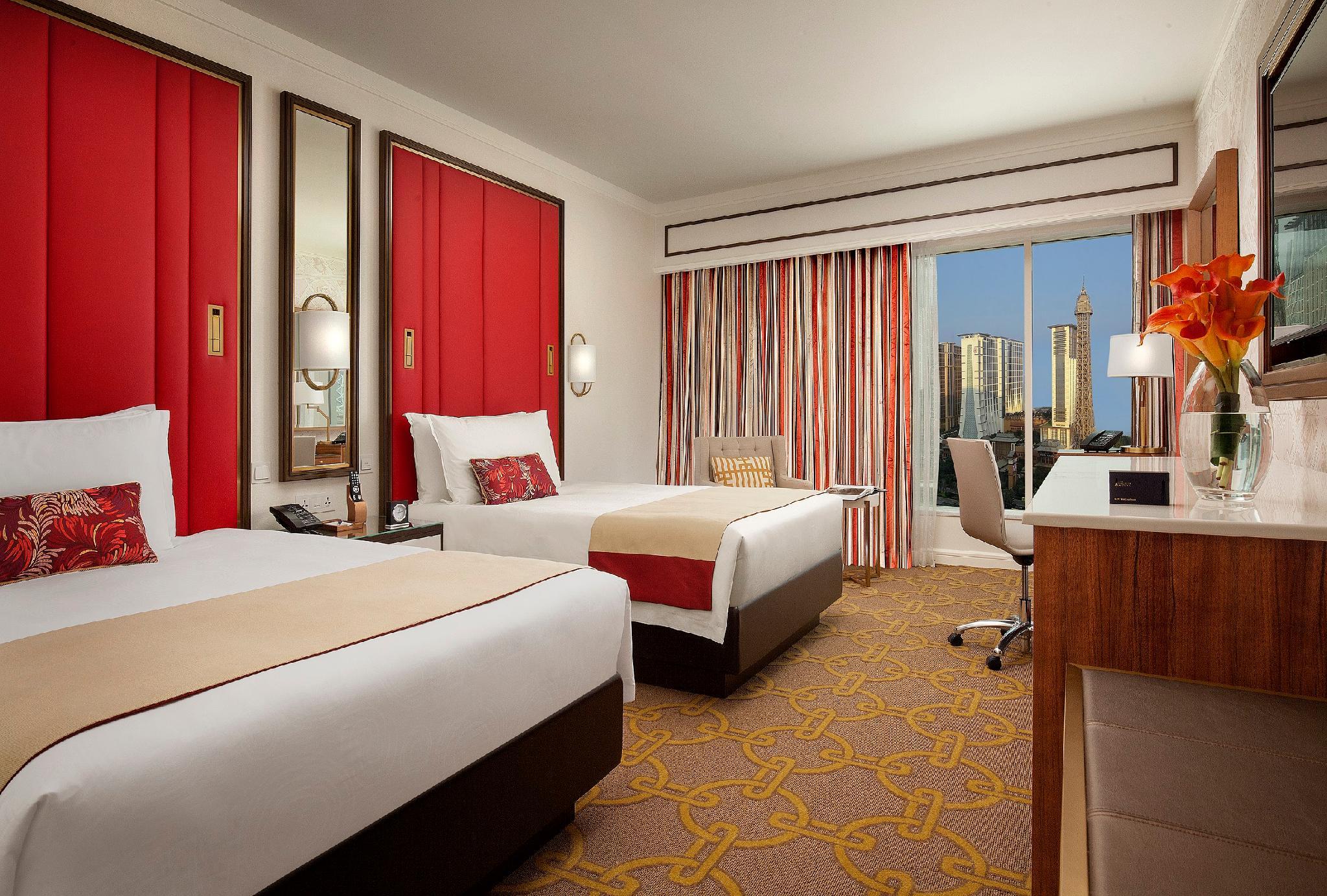 Deluxe, Double Bed, Eiffel View