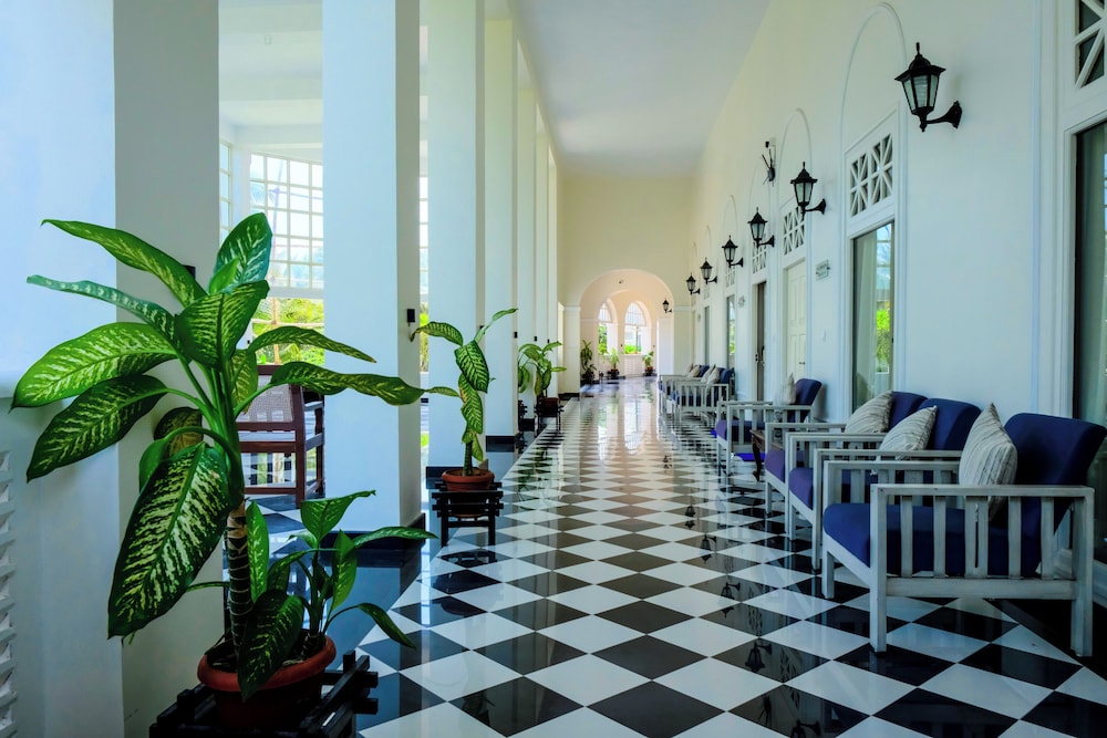 Chanakya Bnr Hotel 34/50
