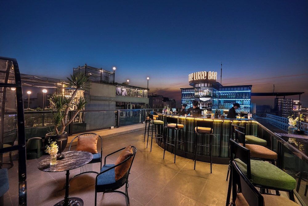 Le Premier Hotel & Rooftop Bar 36/50