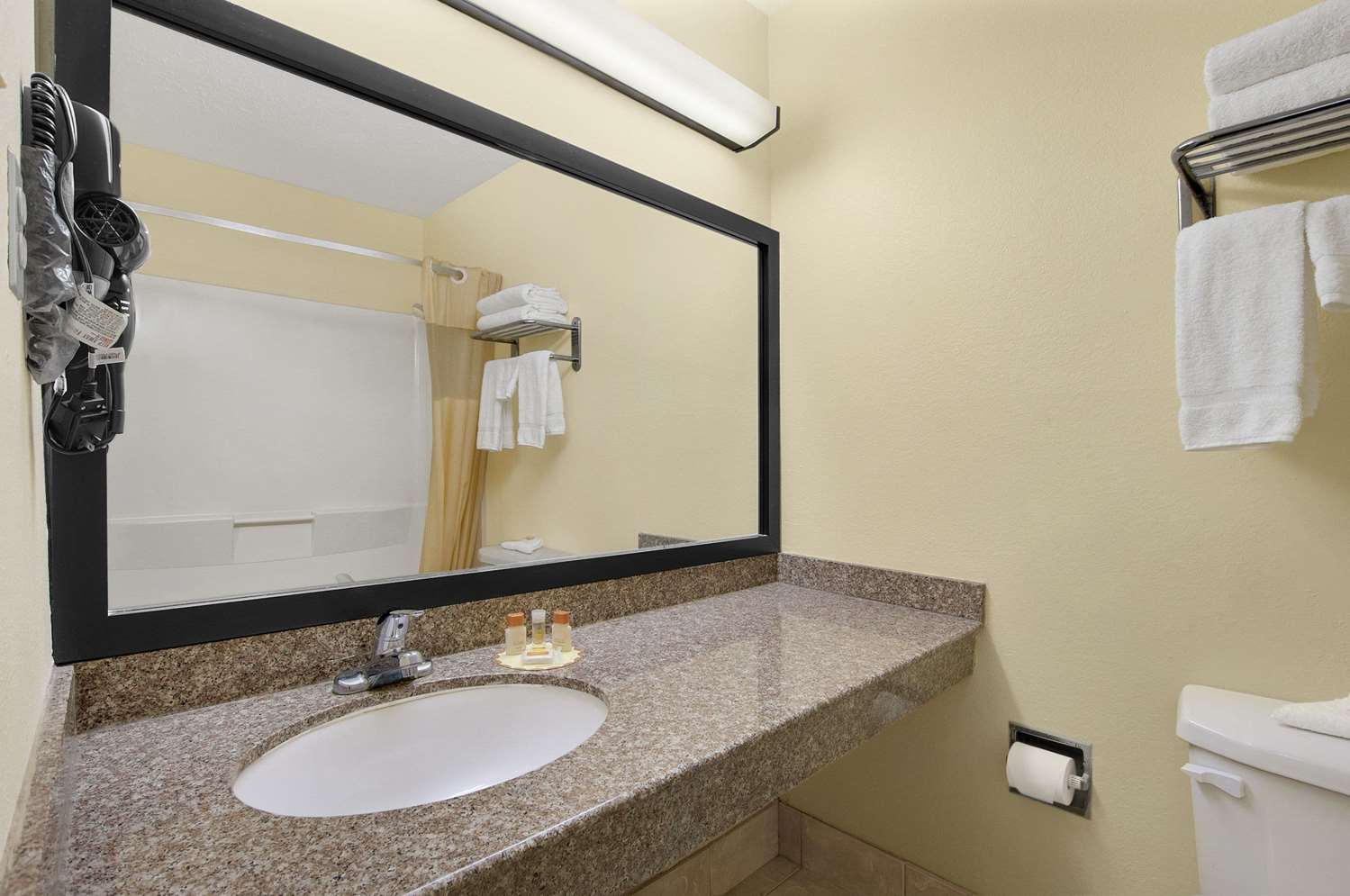 Days Inn By Wyndham Burleson Ft Worth 8/8