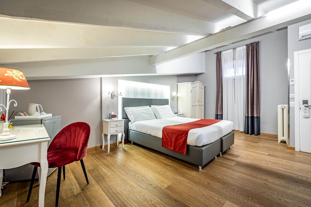 Antico Centro Suites 24/66