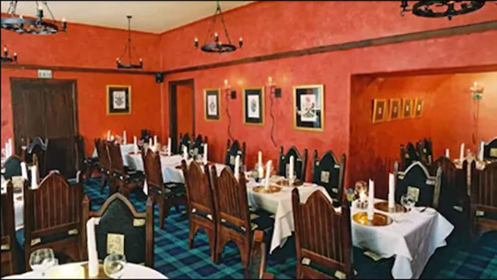 Tulloch Castle Hotel 61/67