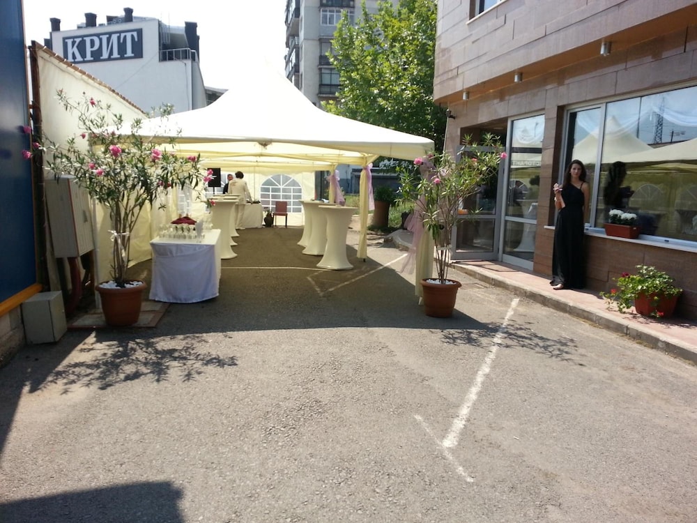 Business Hotel Elate Plaza 62/68