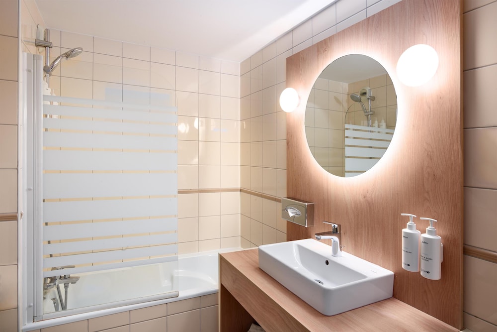 KYRIAD PRESTIGE CLERMONT FERRAND 75/76