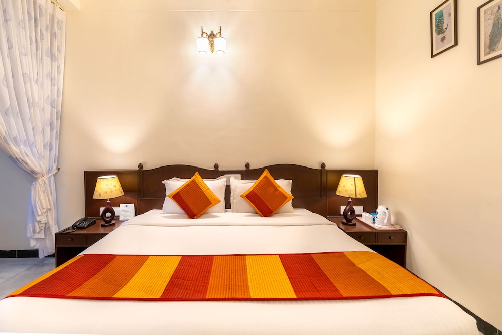 Hotel Sarovar 12/50