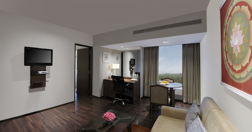 Grand Mercure Vadodara Surya Palace 28/35