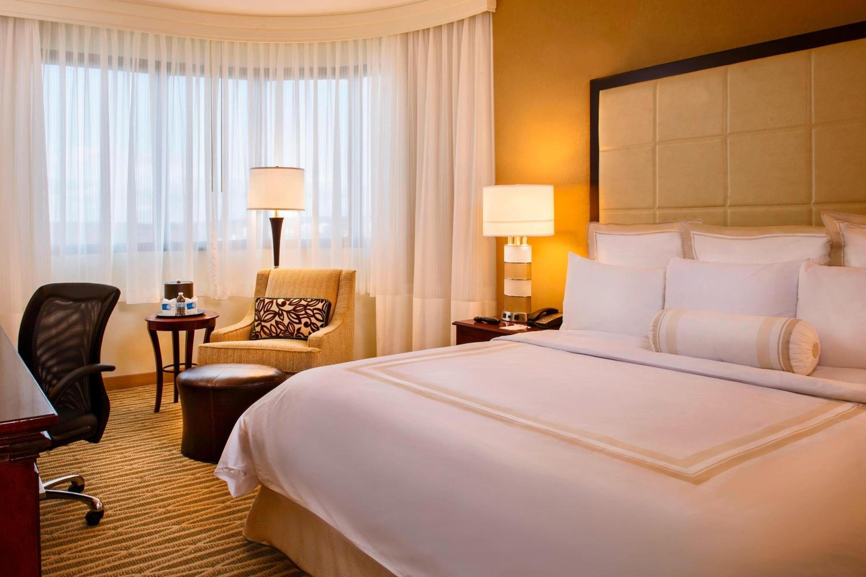 Room, King Bed, Concierge Level