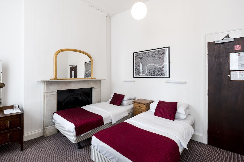 St Athans Hotel 34/73