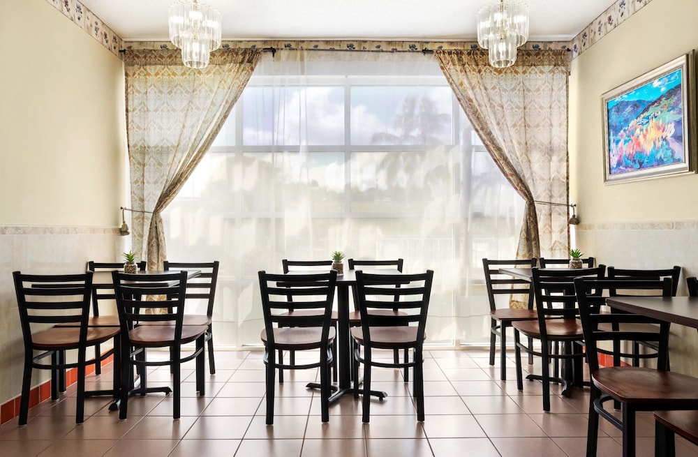 Belmont Inn Suites 23/50