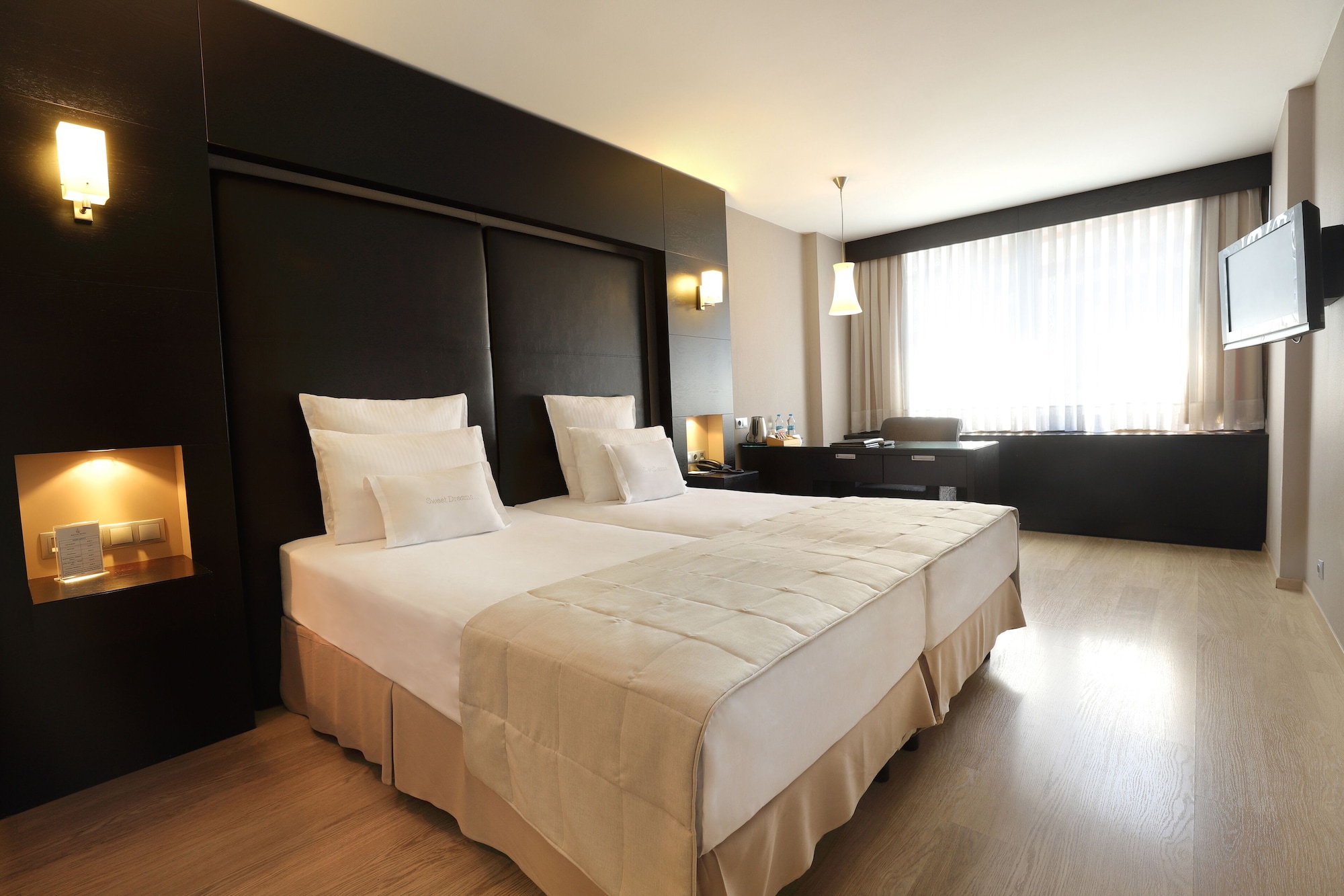 Deluxe Room City View-