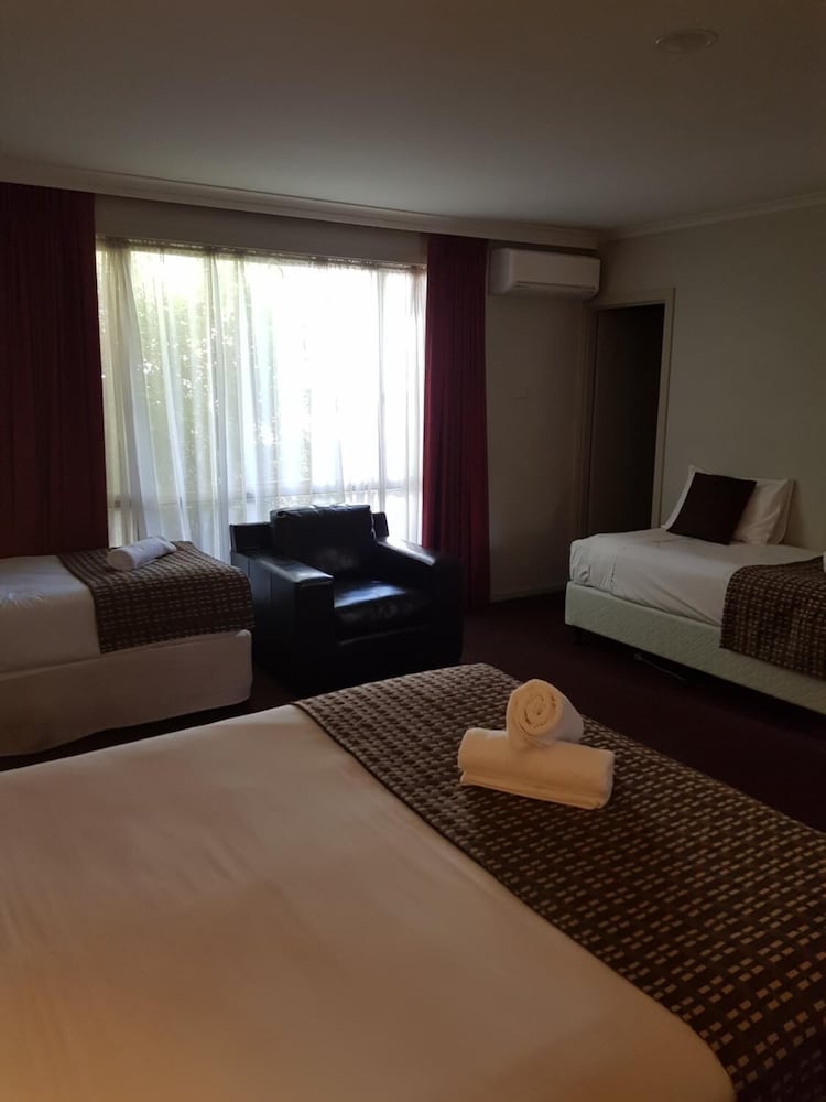 Ringwood Lake Inn 43/61