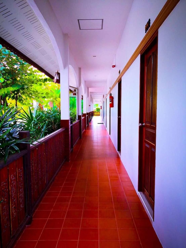 Khum Nakhon Hotel 9/47