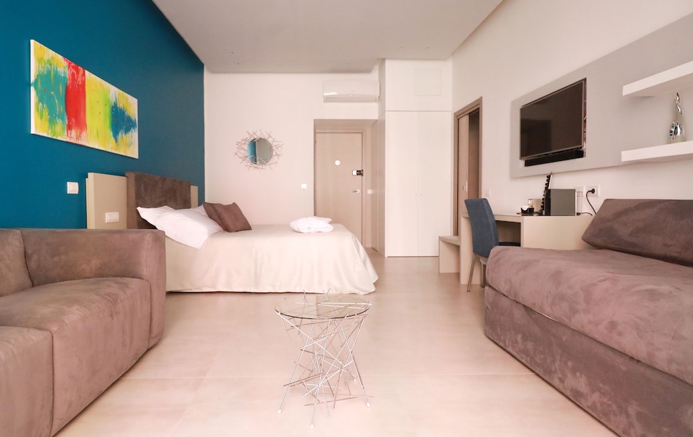 Toledo 16 Luxury Suites 14/24
