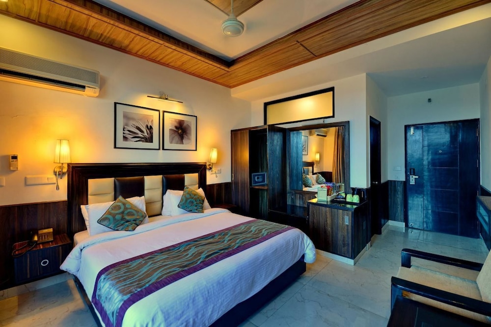 Premier, Double Bed, Valley View
