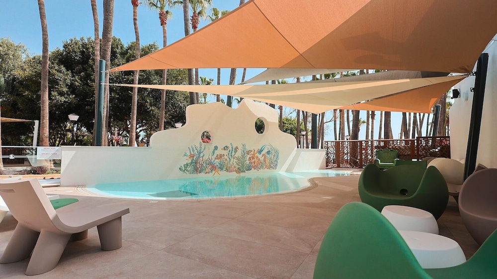 Cavo Maris Beach Hotel 42/46