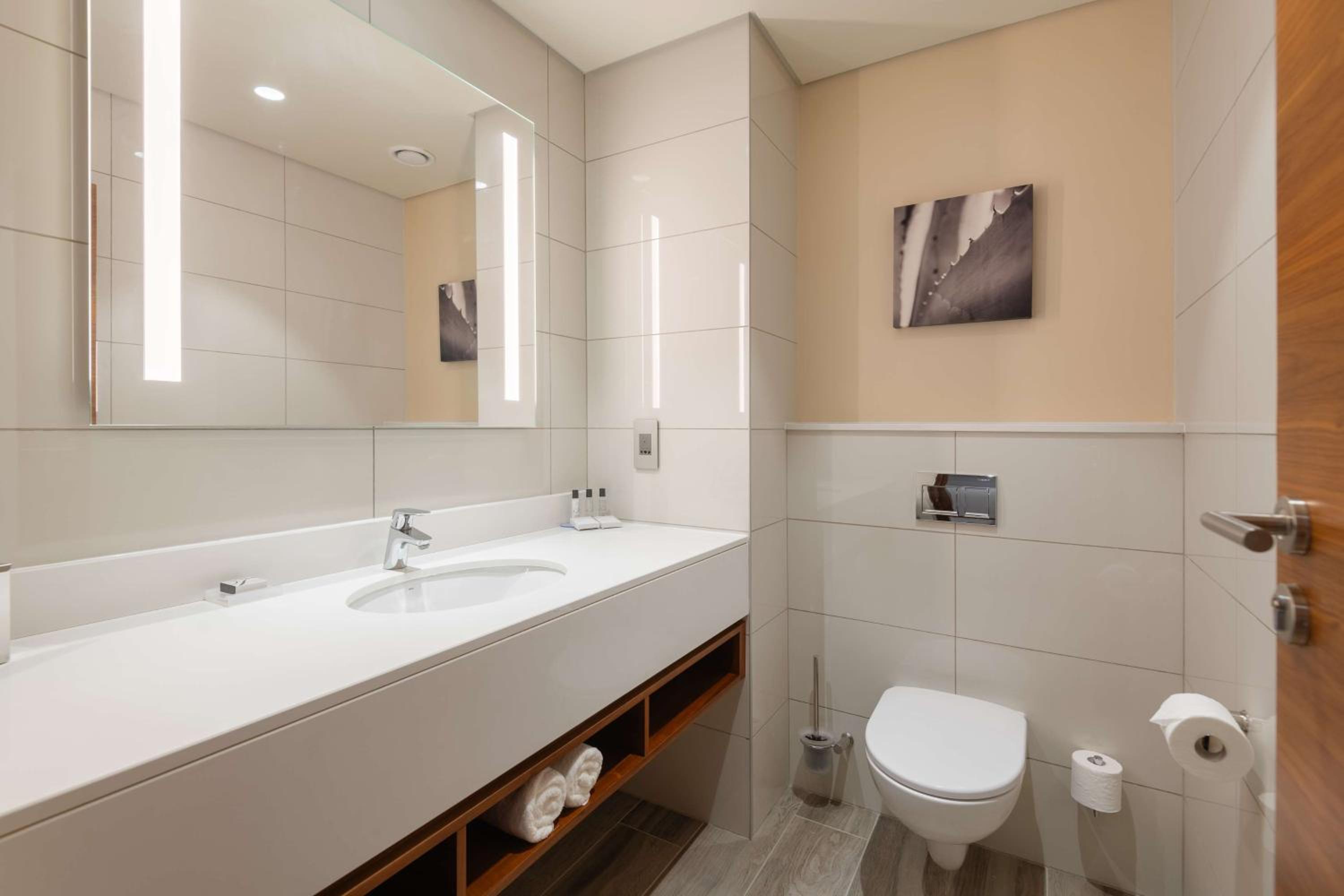 1 BEDROOM, SUITE, KING BED
