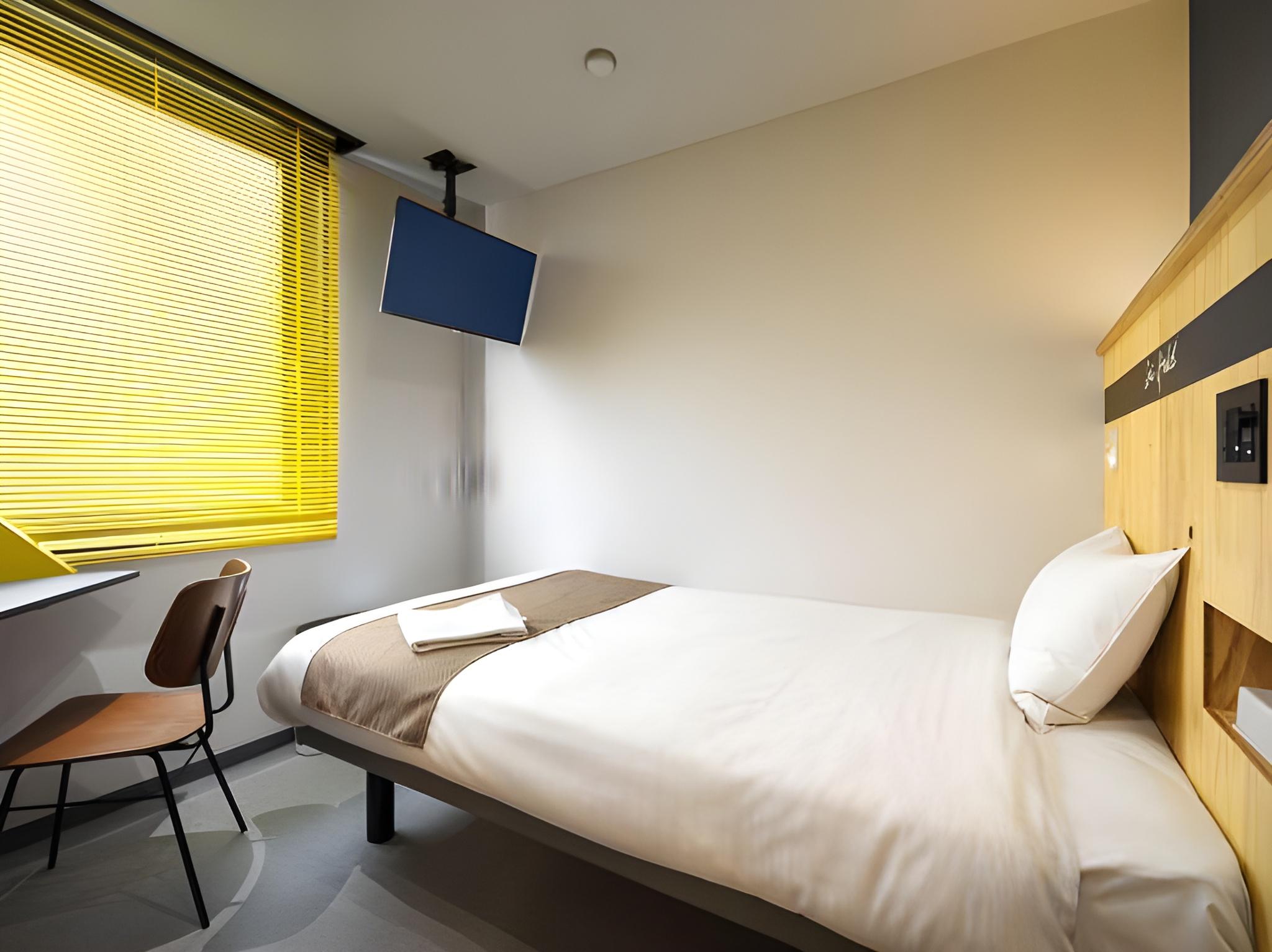 Semi Room, Semi Double Bed