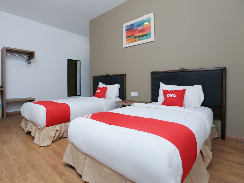 OYO 89915 East Mount Hotel 24/32