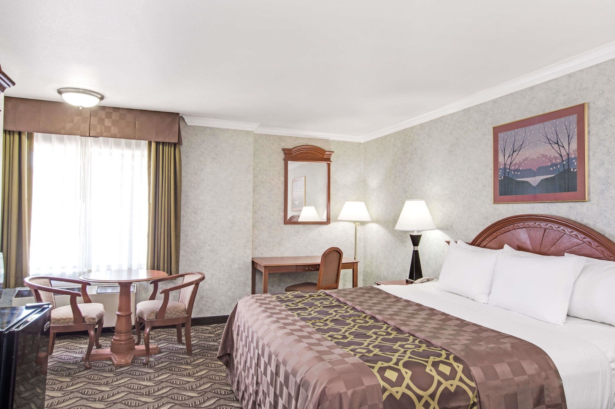 غرفة بسرير كينج مع أريكة لذوي الإعاقة، Days Inn By Wyndham Los Angeles Lax Redondo Manhattan Beach 2/10