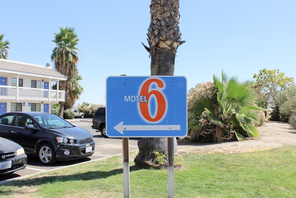 Motel6 Coalinga, CA - East 34/45