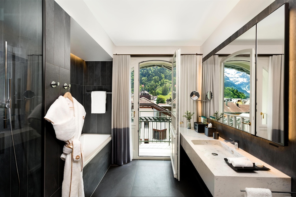 Belle Epoque, King Bed، Kempinski Palace Engelberg 3/3