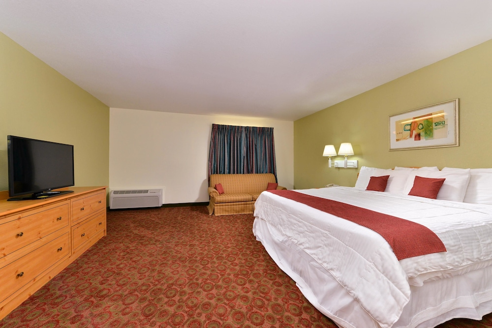 Americas Best Value Inn Suites Winnie 9/17