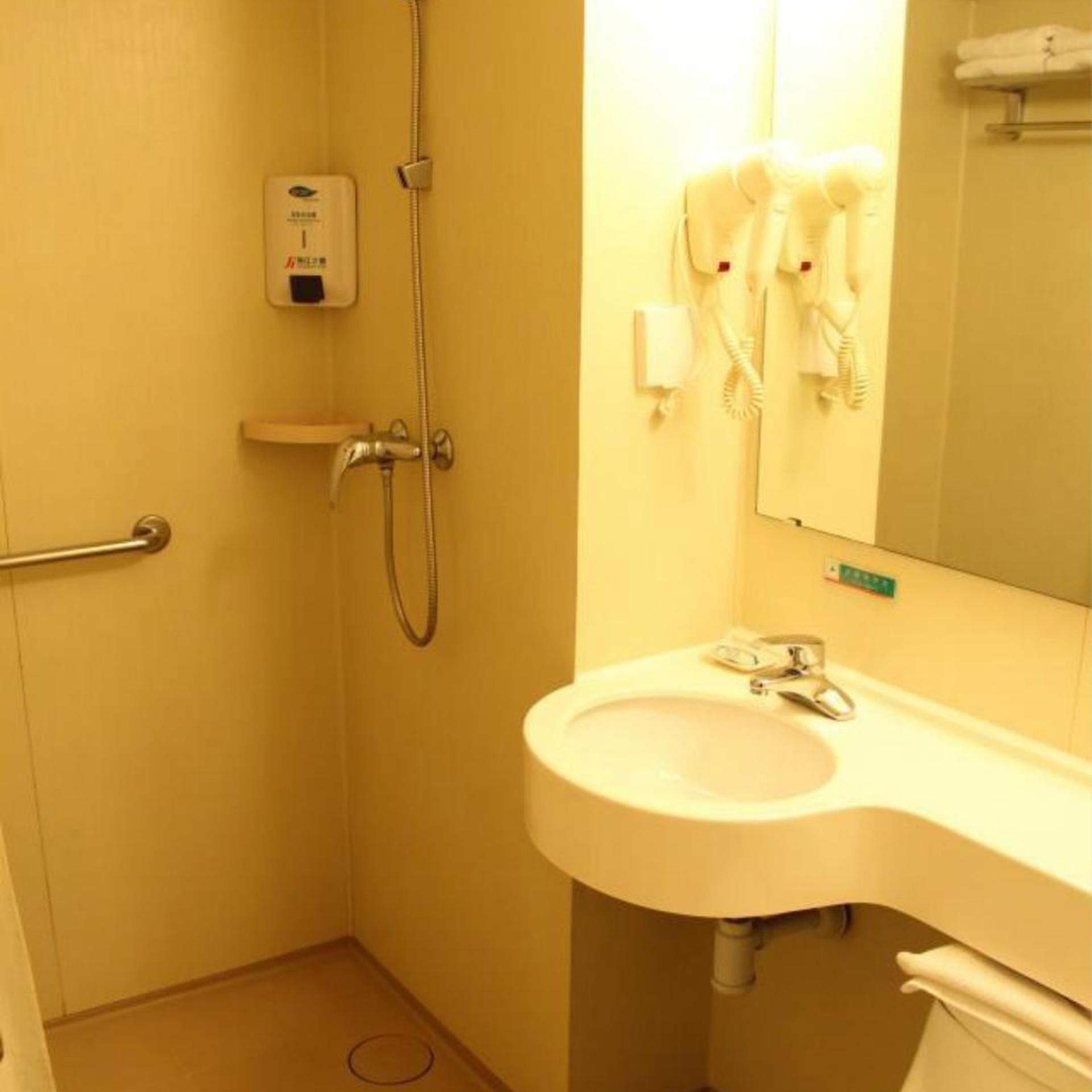 Jinjiang Inn Select (Shenyang North Railway Station Huigong Square) 43/43