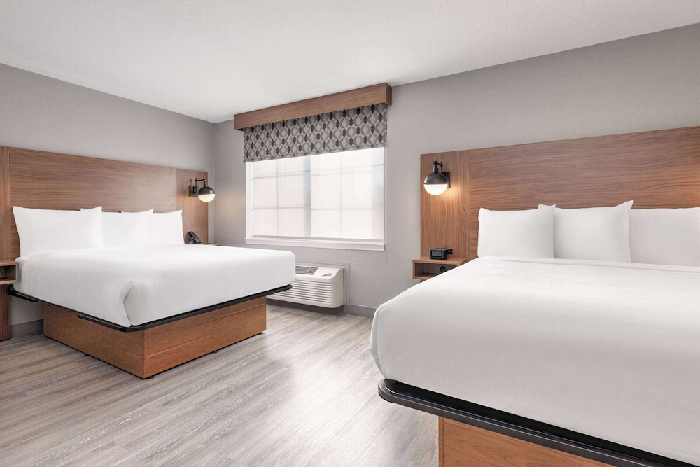 Hawthorn Extended Stay by Wyndham Bedford / Dallas 10/49