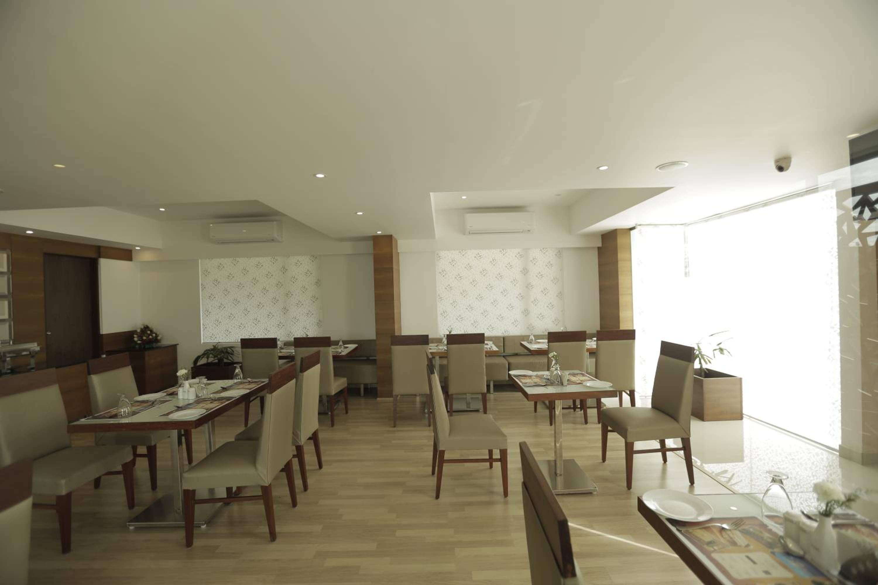 Oyo Premium Kakkanad Civil Station 42/54