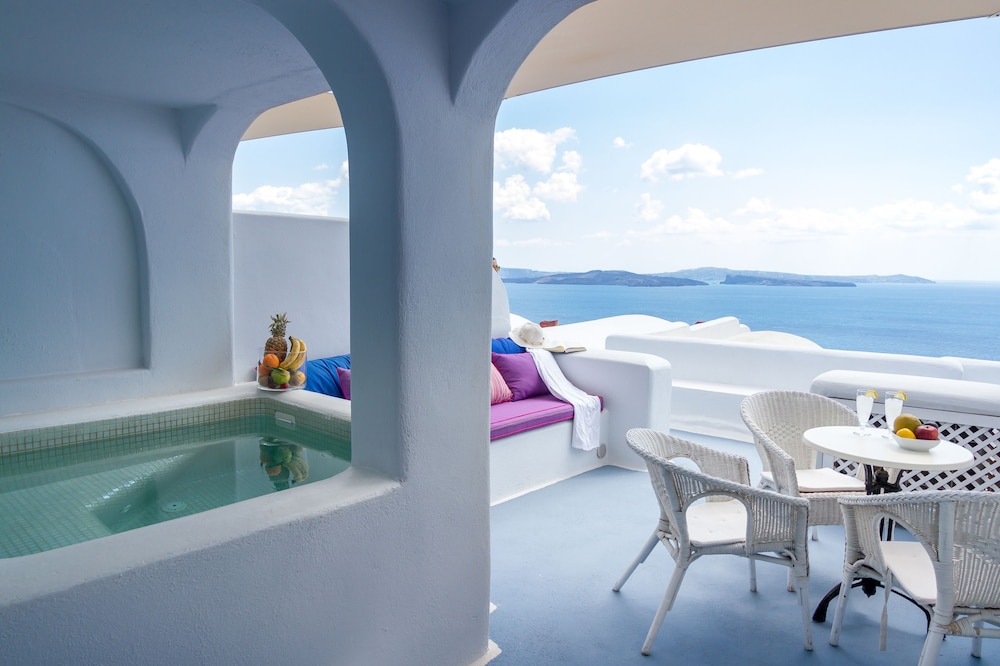 Allure Breeze Suites 40/79