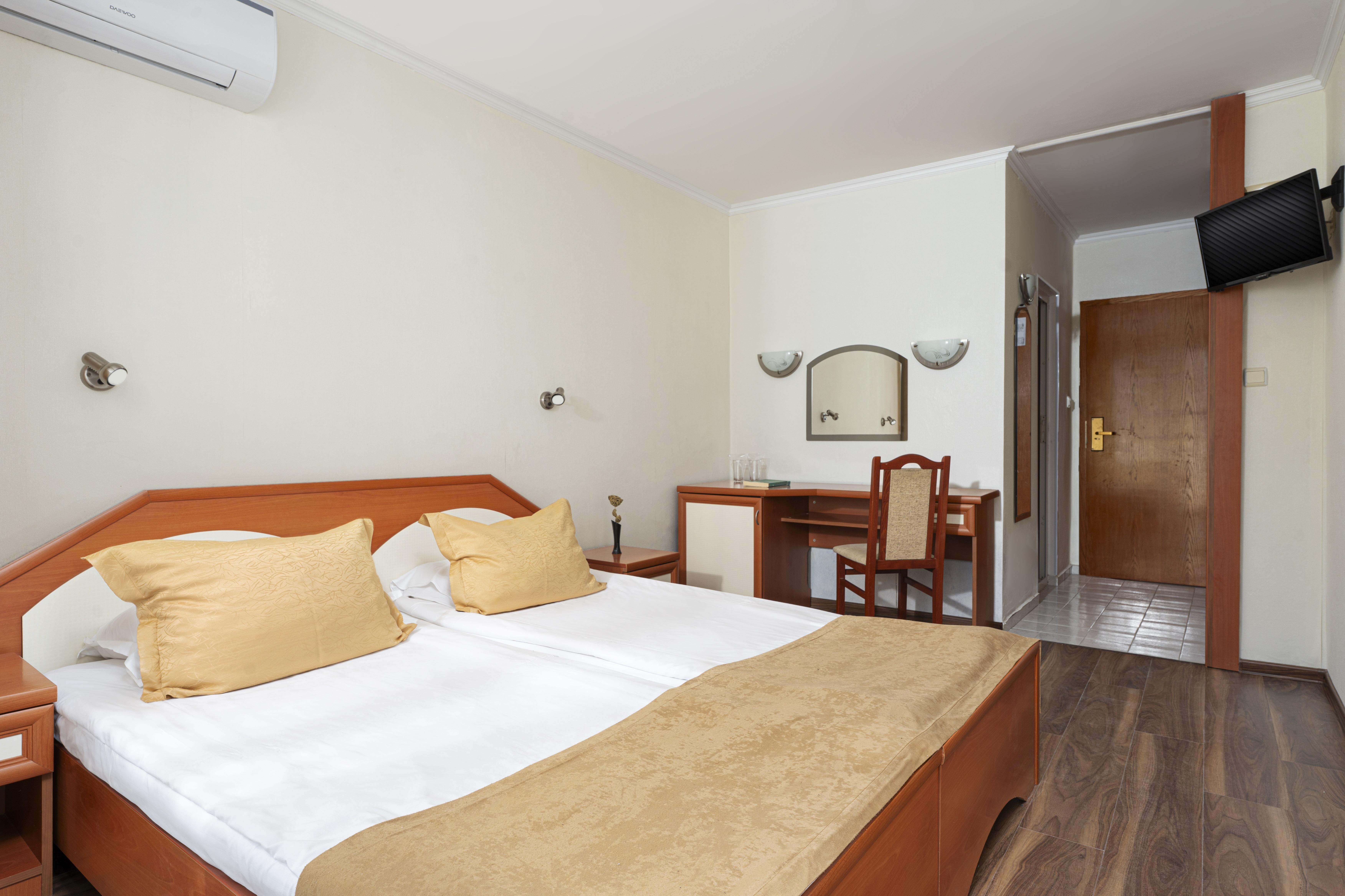 Economy, Street View, Balcony or Terrace