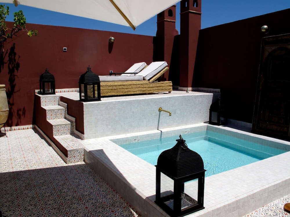Riad Les Yeux Bleus 11/75