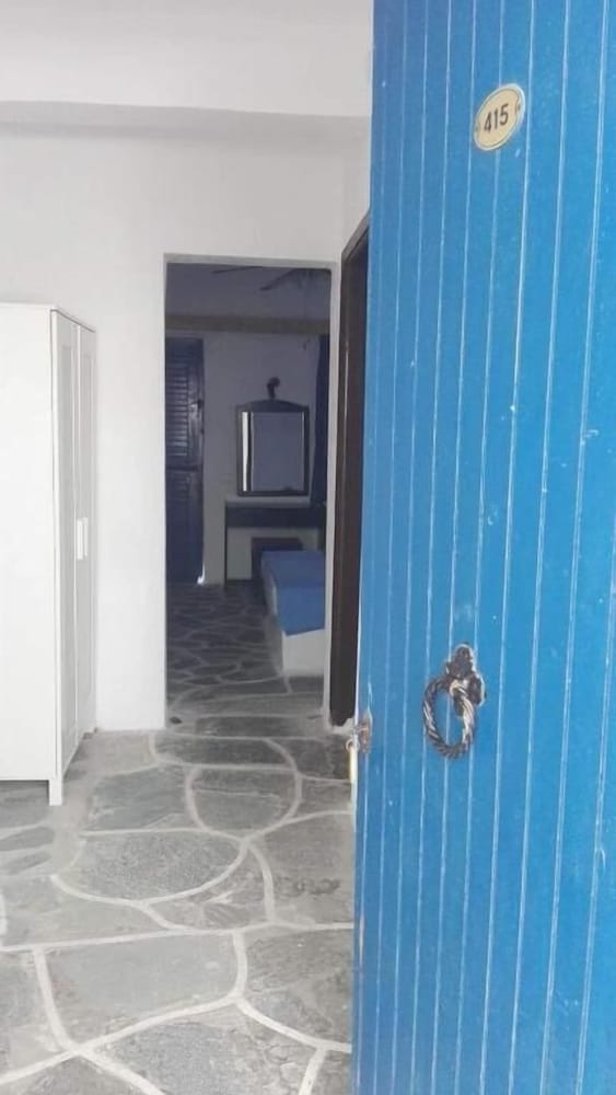 Lagada Beach Hotel 32/65