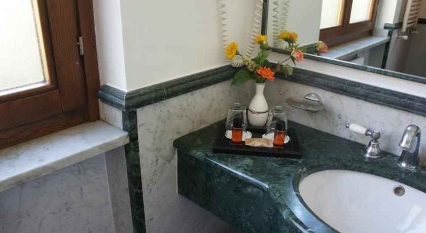 RELAIS PATRIZI HOTEL 43/50