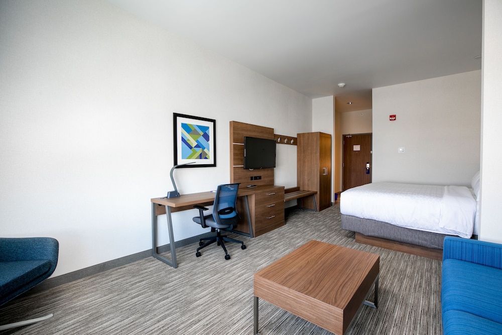 Holiday Inn Express Lethbridge Southeast 17/72
