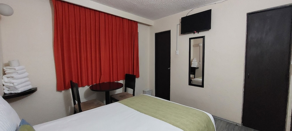 Hotel Senorial 8/28
